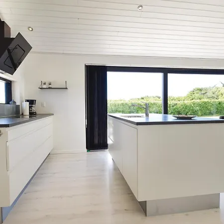 Stunning In With Kitchen Feriehus *