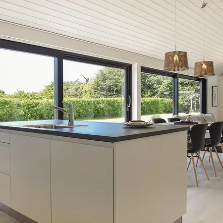 Stunning In With Kitchen Feriehus *